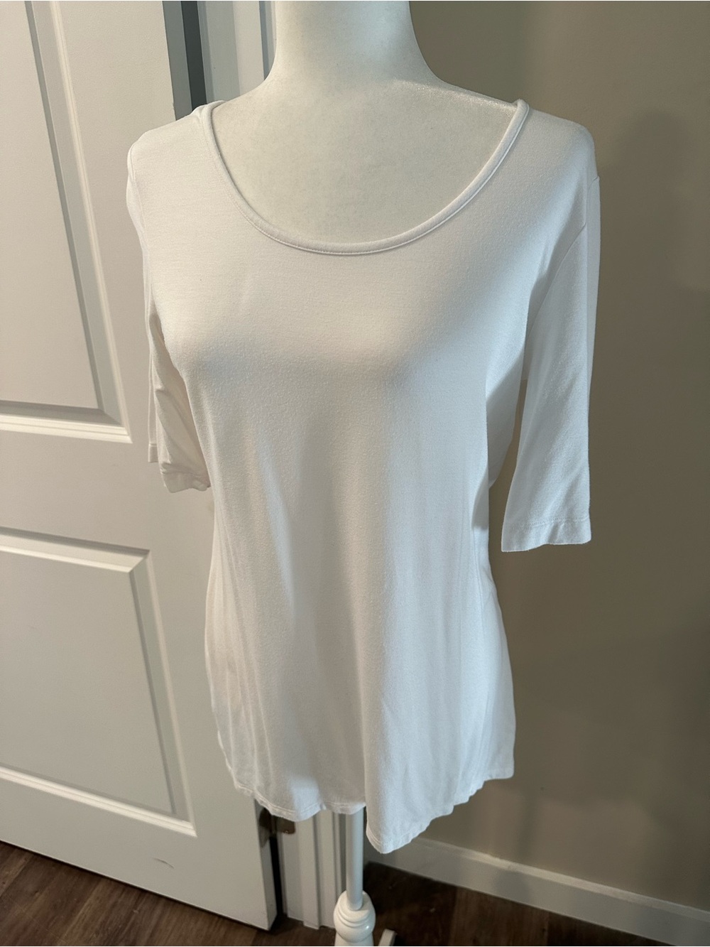 Willi Smith White Scoop Neck Short Sleeve Top